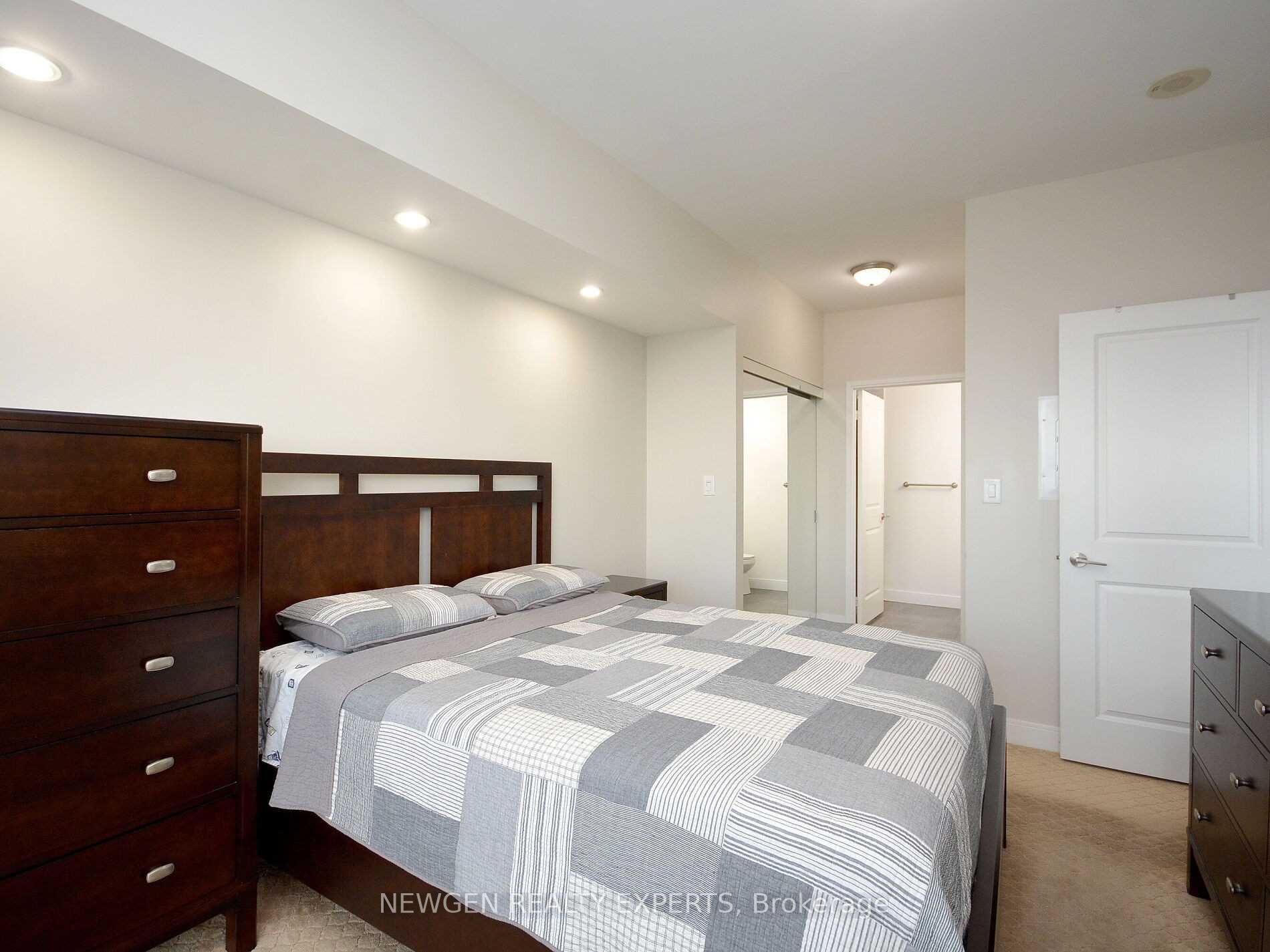50 Absolute Ave, #4402