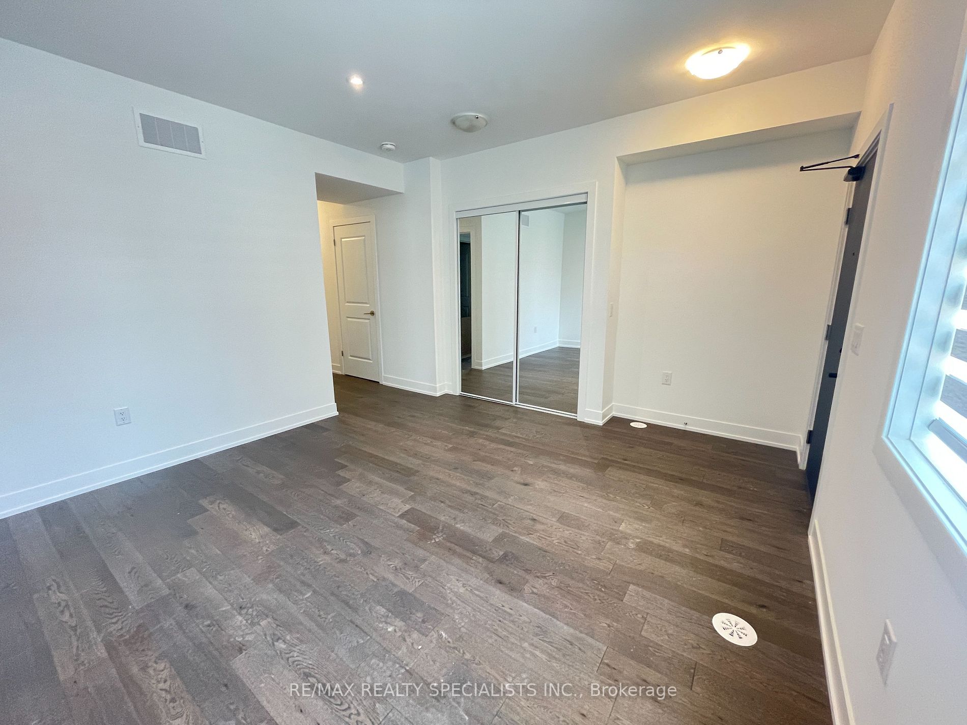 1095 Douglas Mccurdy Comm, #153