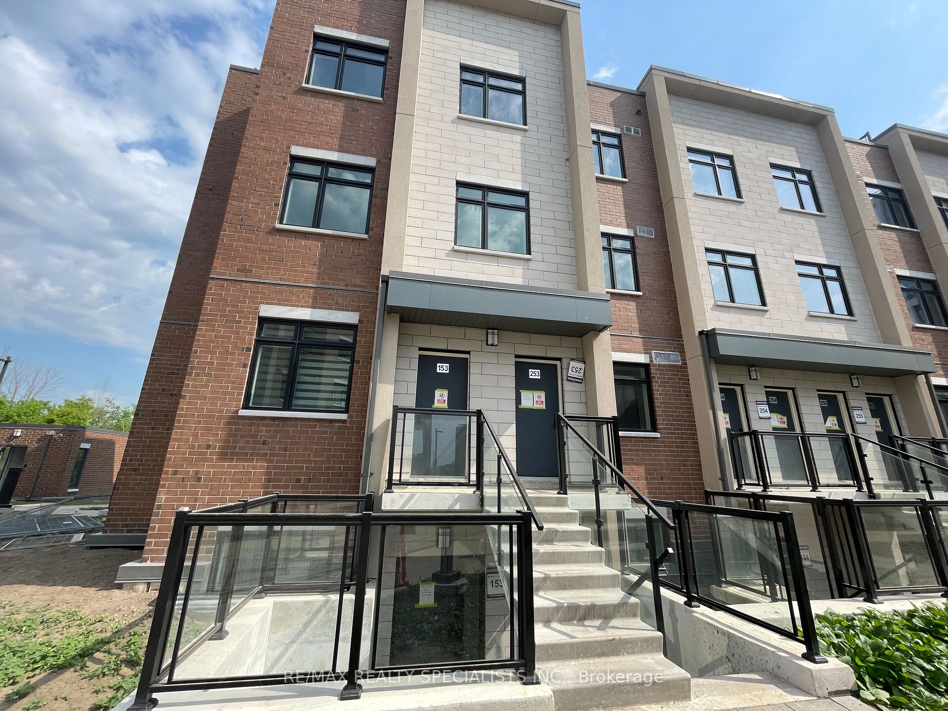 1095 Douglas Mccurdy Comm, #153