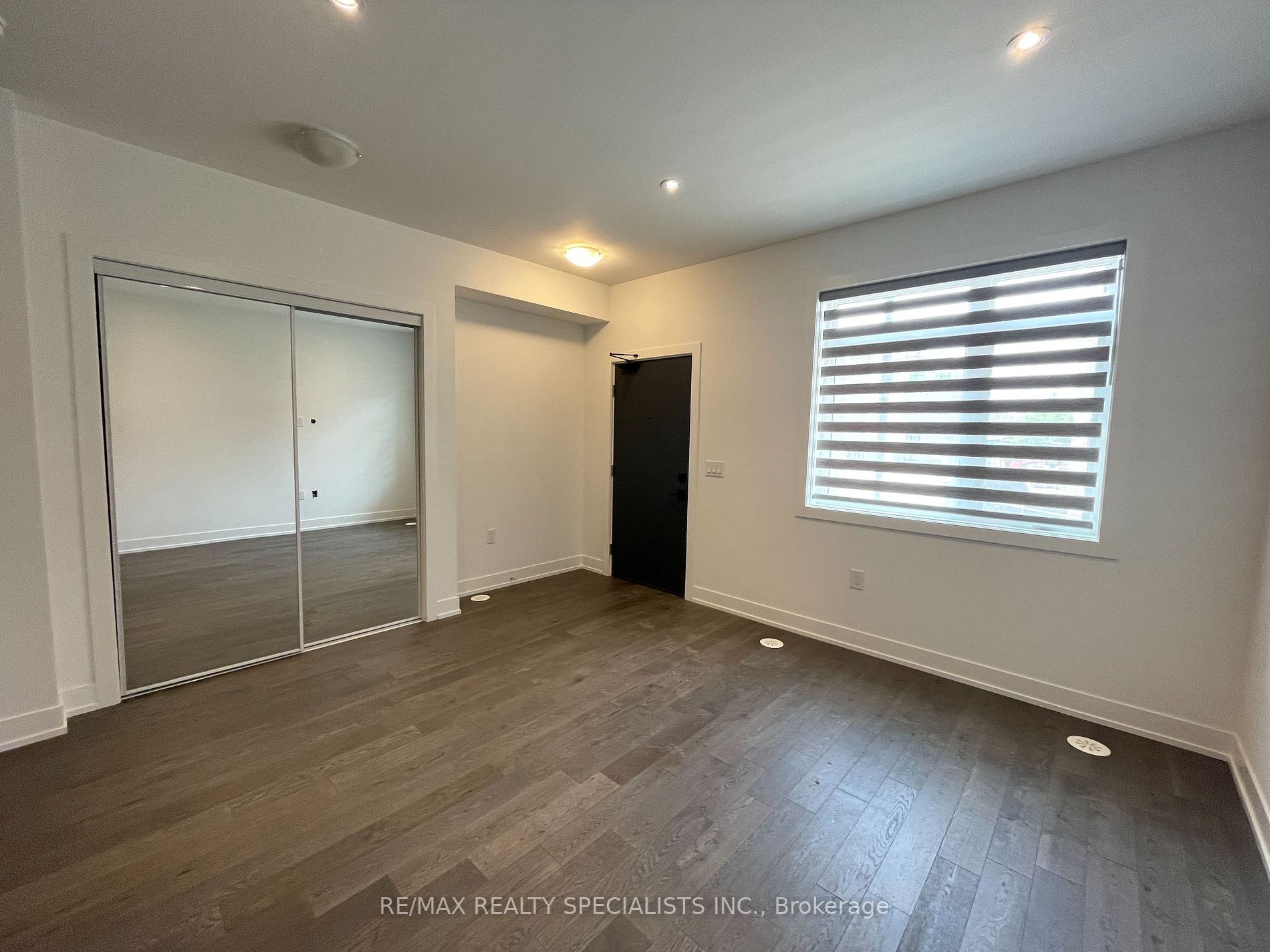 1095 Douglas Mccurdy Comm, #153