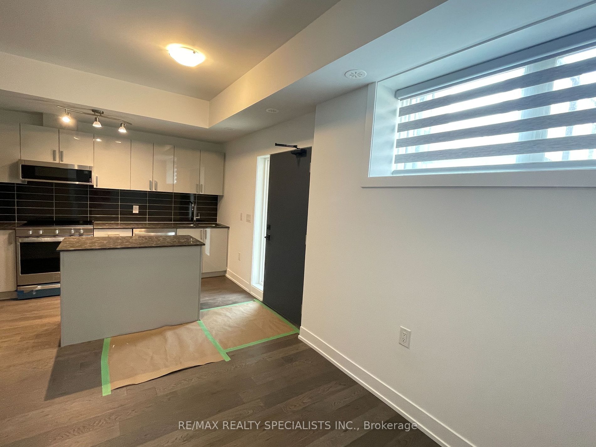 1095 Douglas Mccurdy Comm, #153