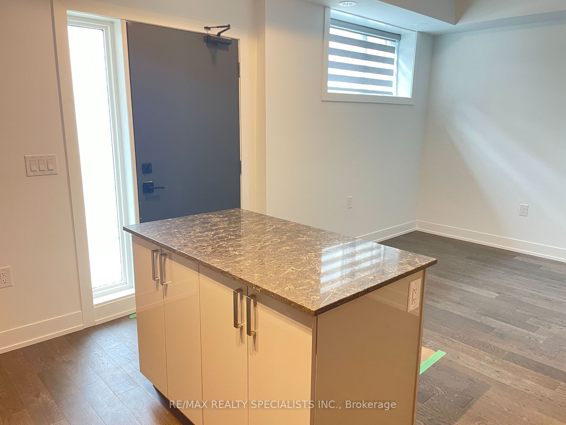 1095 Douglas Mccurdy Comm, #153