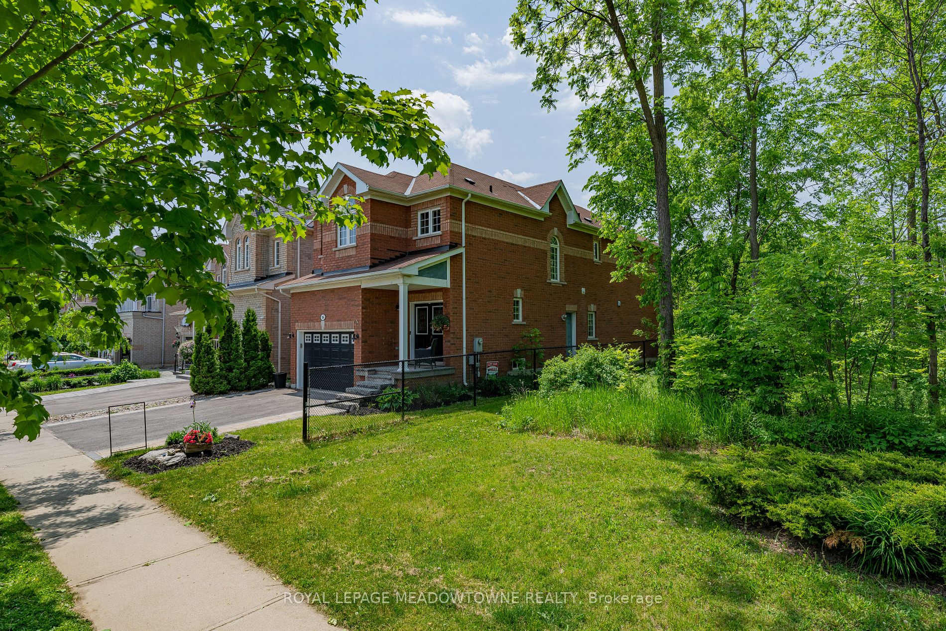 16 Meadowlark Dr, Halton Hills