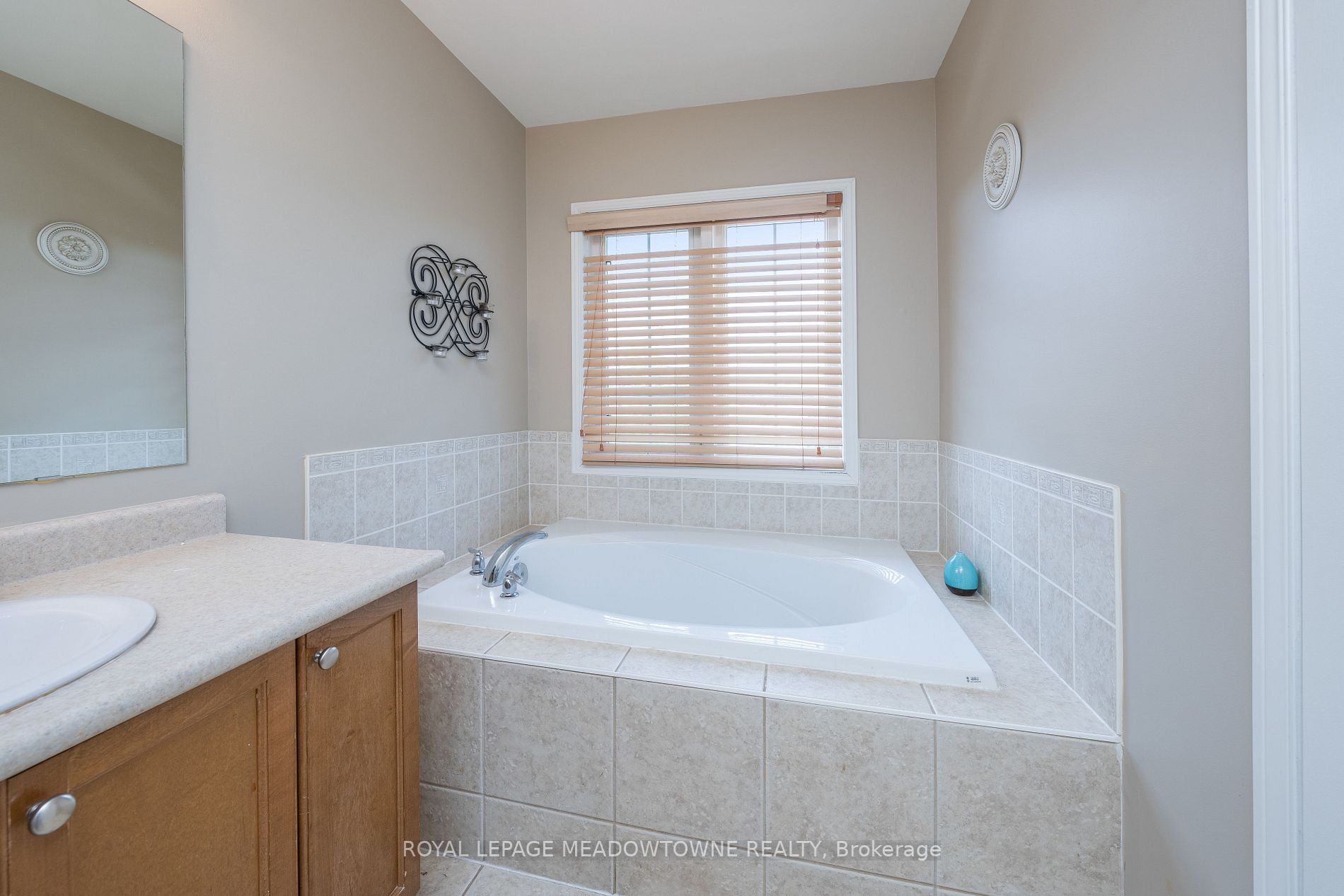 16 Meadowlark Dr, Halton Hills