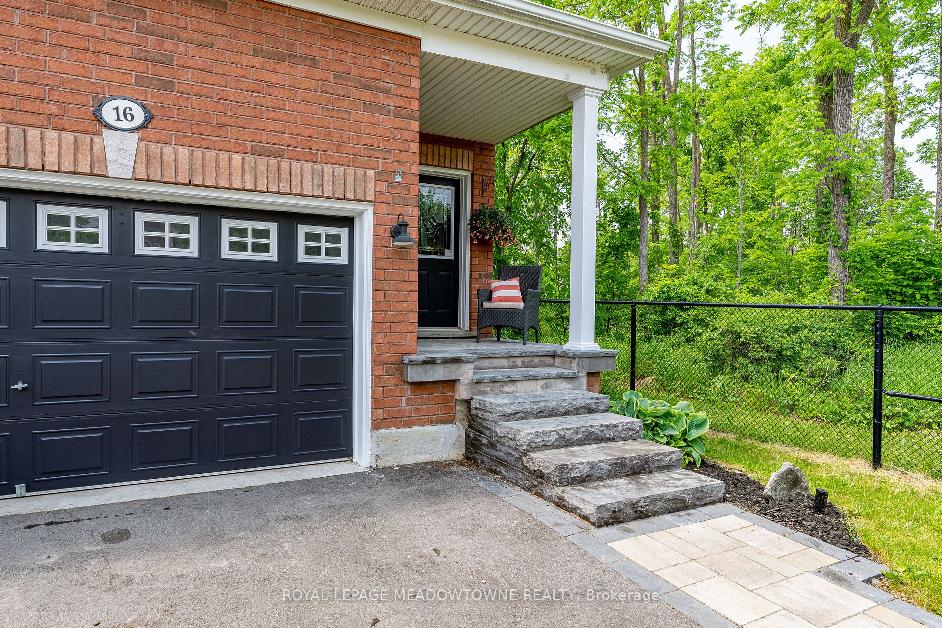16 Meadowlark Dr, Halton Hills