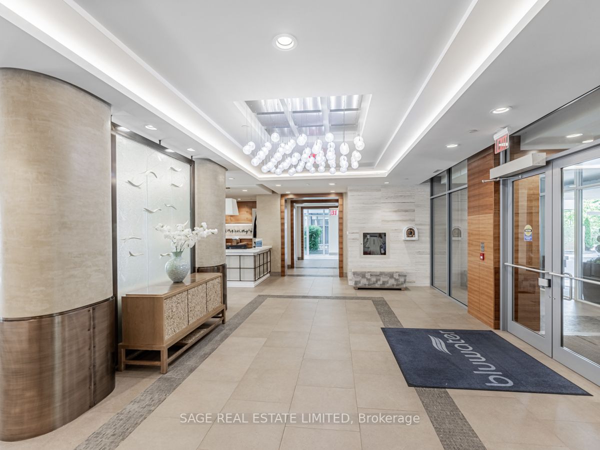 3500 Lakeshore Rd W, #423