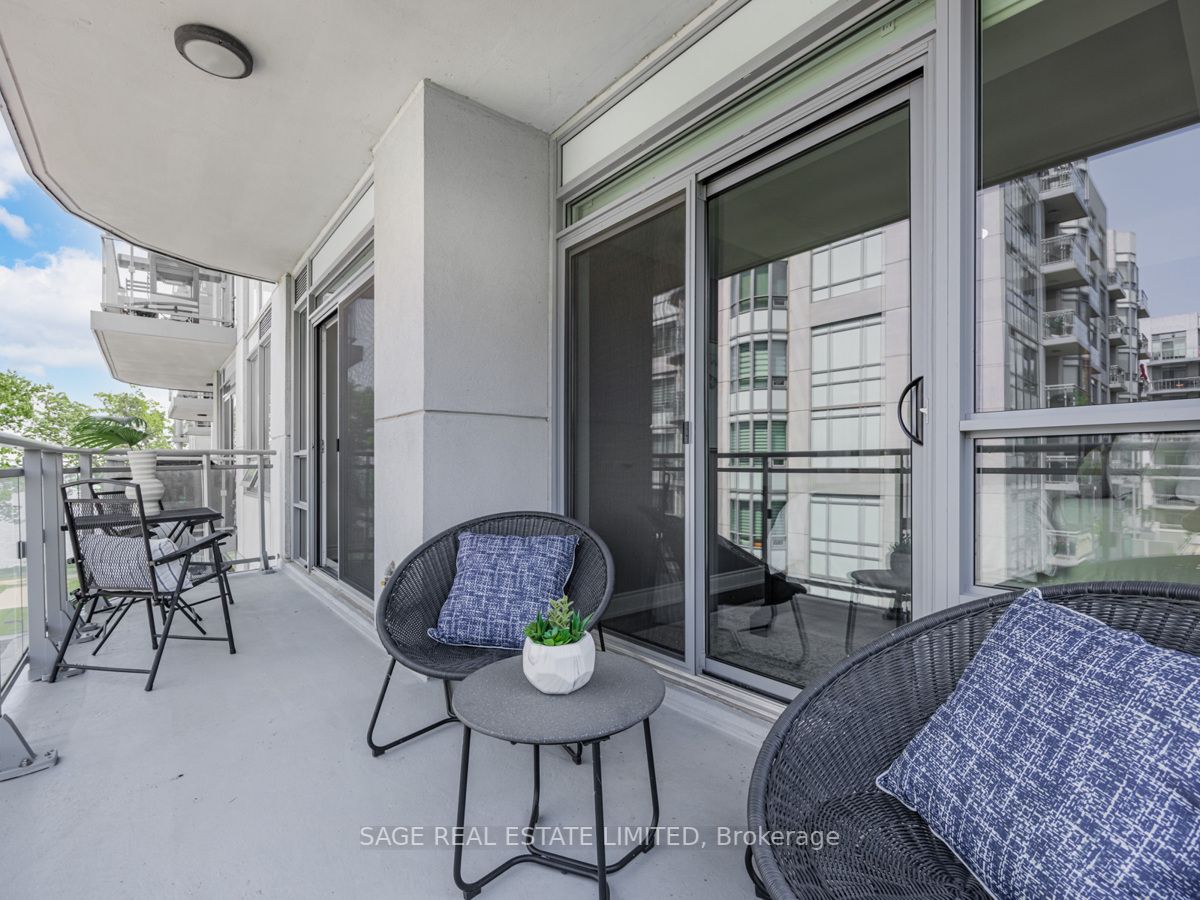 3500 Lakeshore Rd W, #423