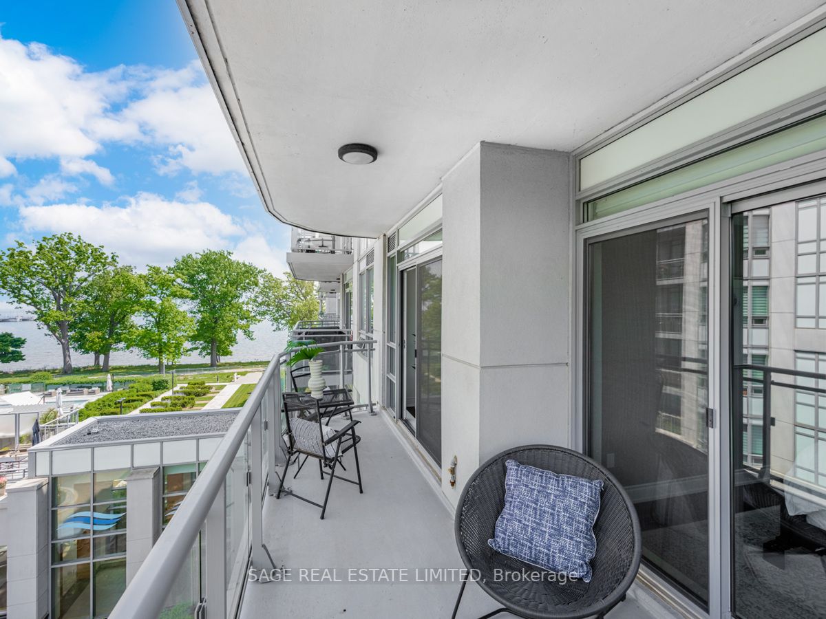 3500 Lakeshore Rd W, #423