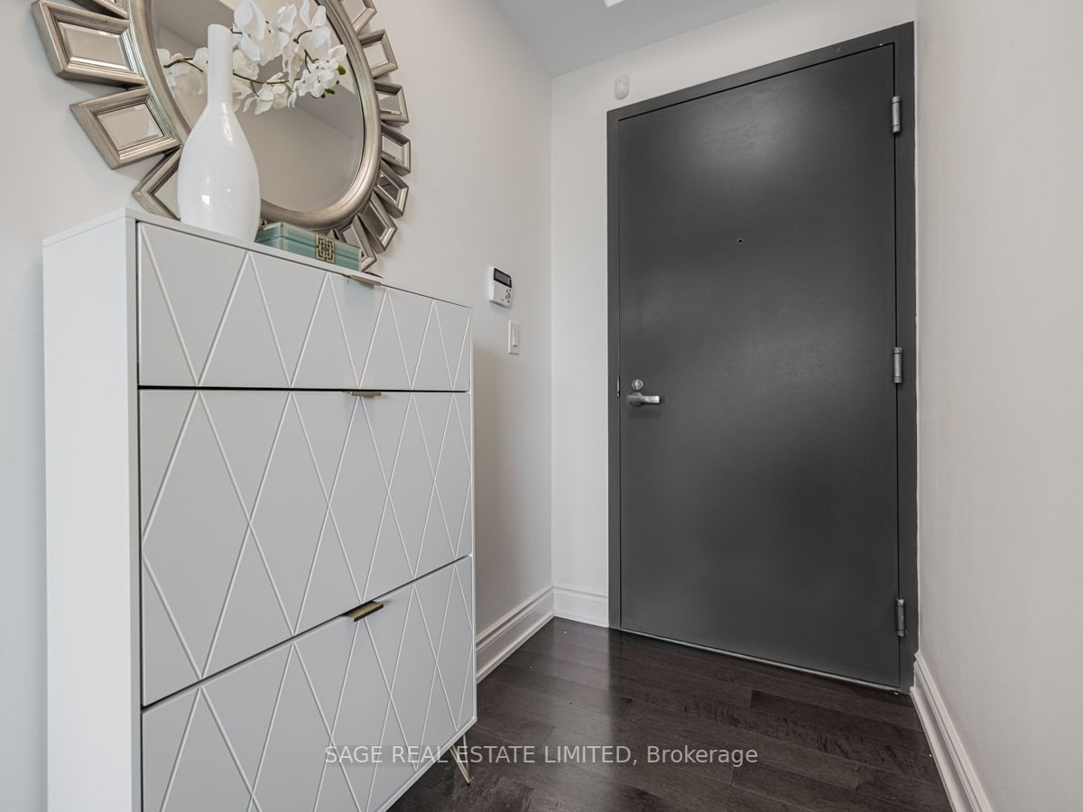3500 Lakeshore Rd W, #423