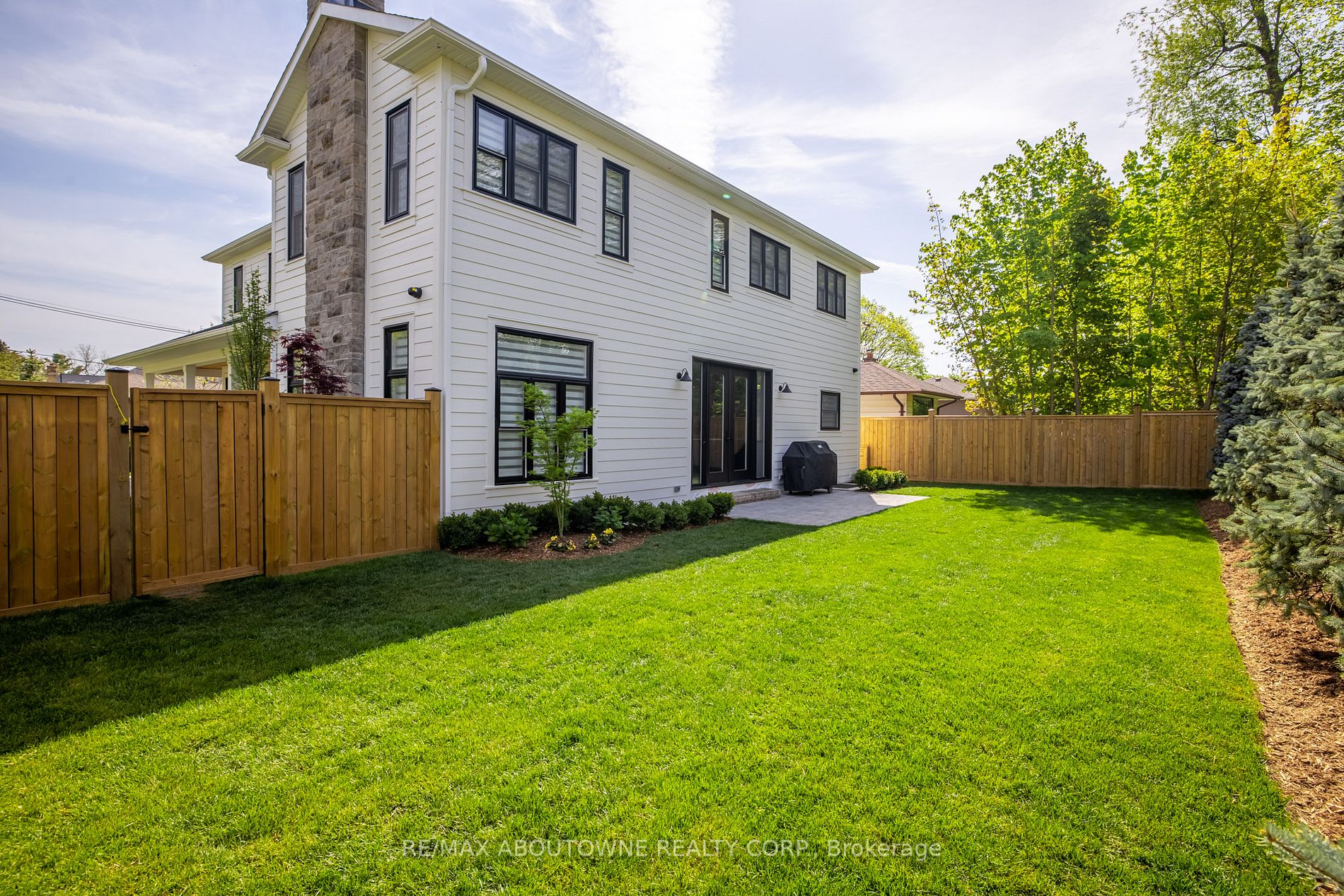 1166 Sherwood Crt