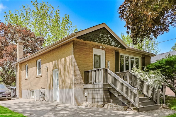 216 Queen St W, Mississauga