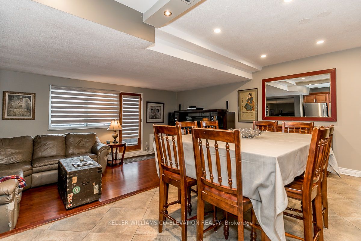 15 Elizabeth Street N, #704