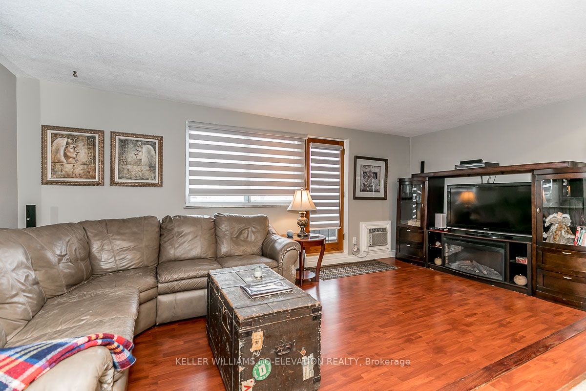 15 Elizabeth Street N, #704