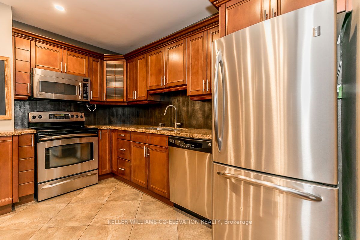 15 Elizabeth Street N, #704