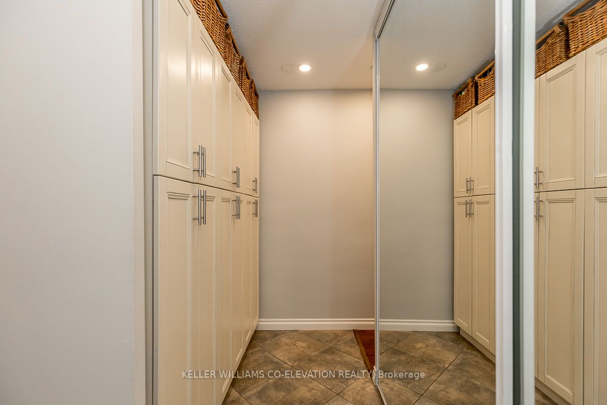 15 Elizabeth Street N, #704