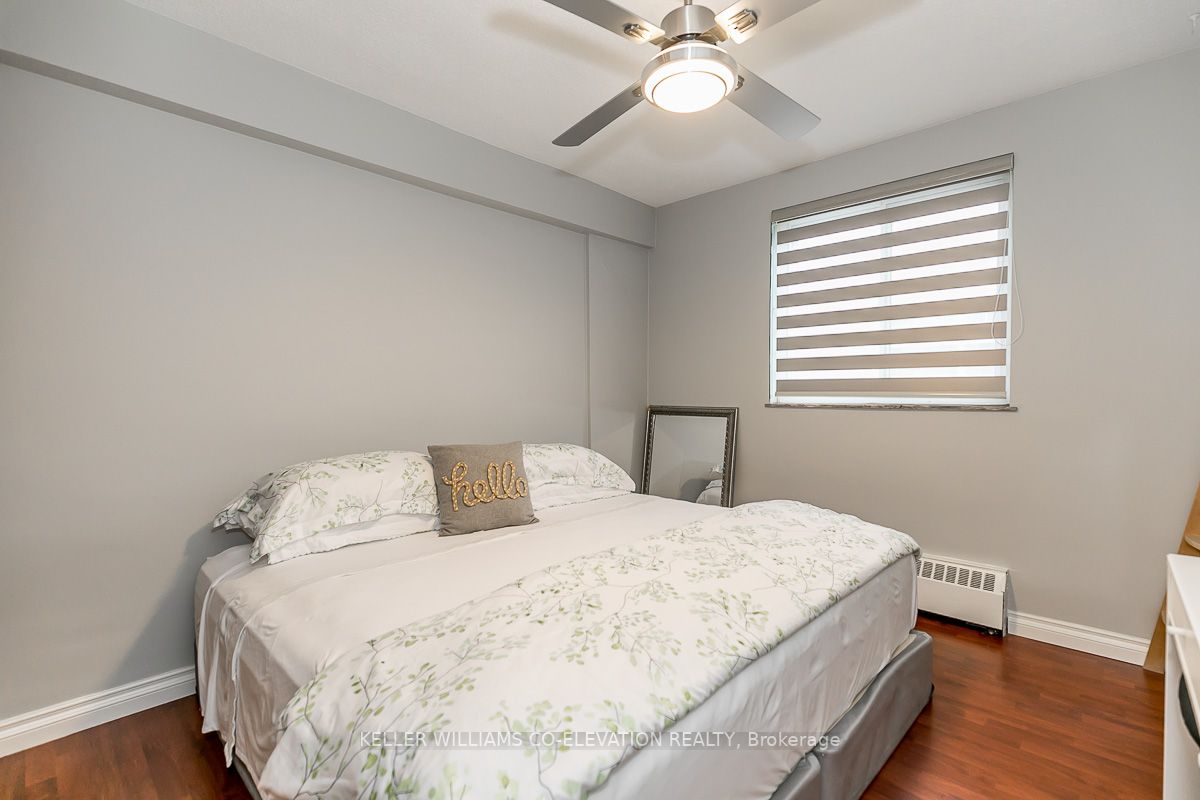 15 Elizabeth Street N, #704