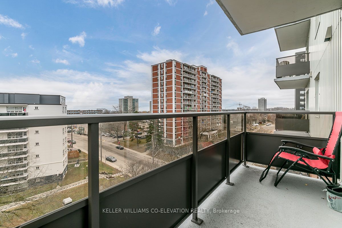 15 Elizabeth Street N, #704