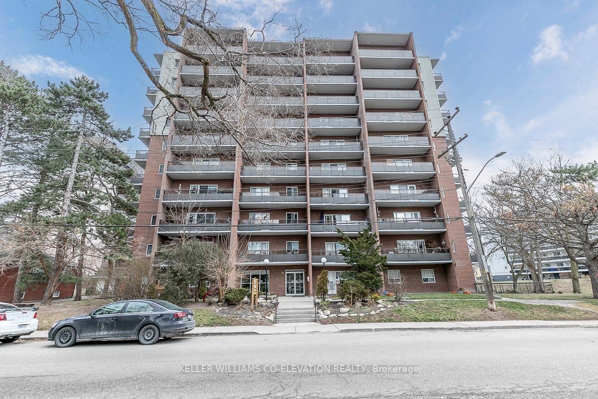 15 Elizabeth Street N, #704