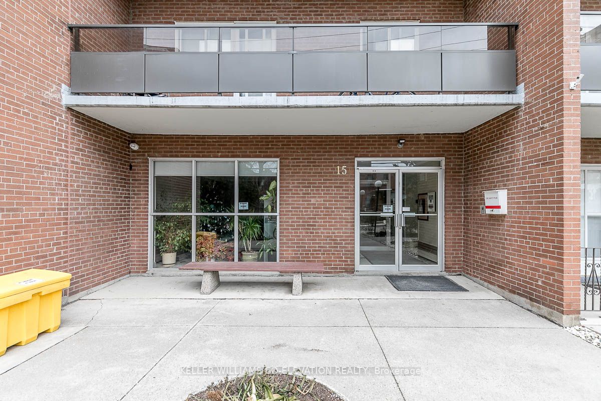 15 Elizabeth Street N, #704