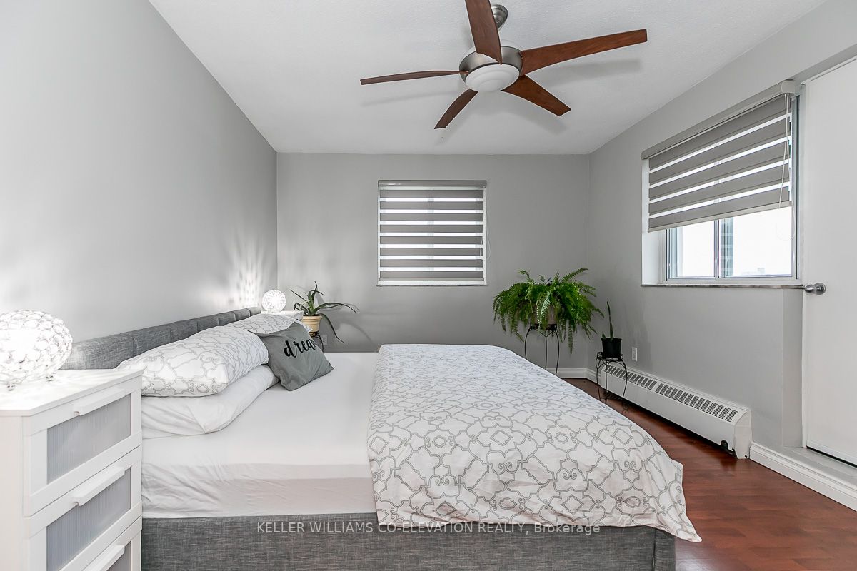 15 Elizabeth Street N, #704