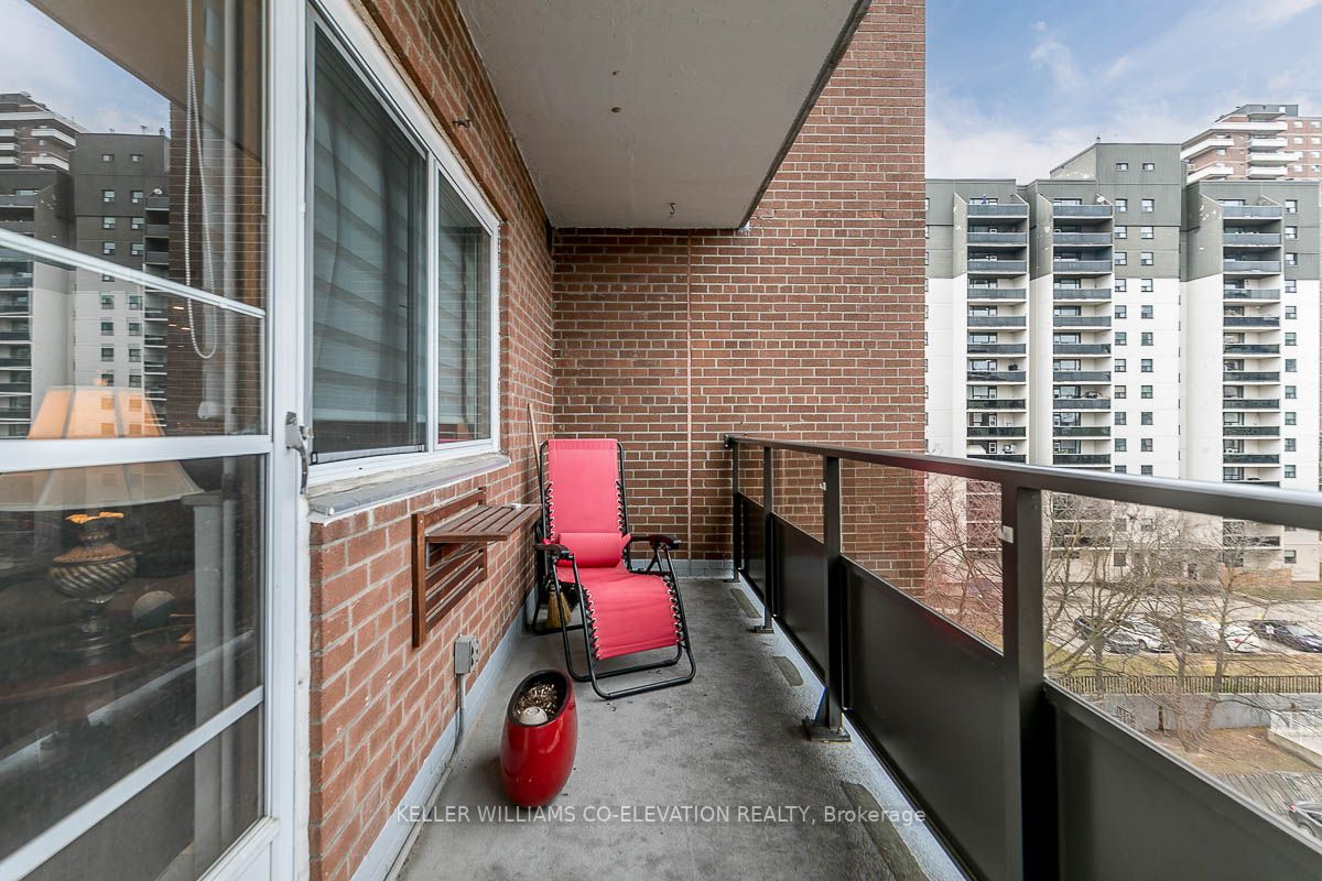 15 Elizabeth Street N, #704