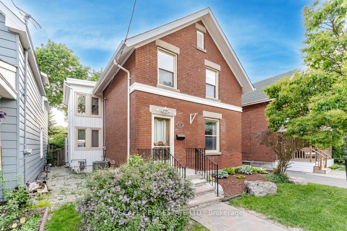 11 West St E