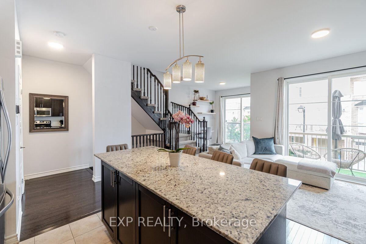 165 Hampshire Way S, #108