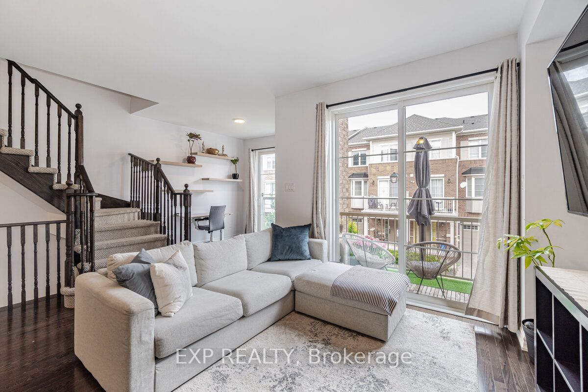 165 Hampshire Way S, #108