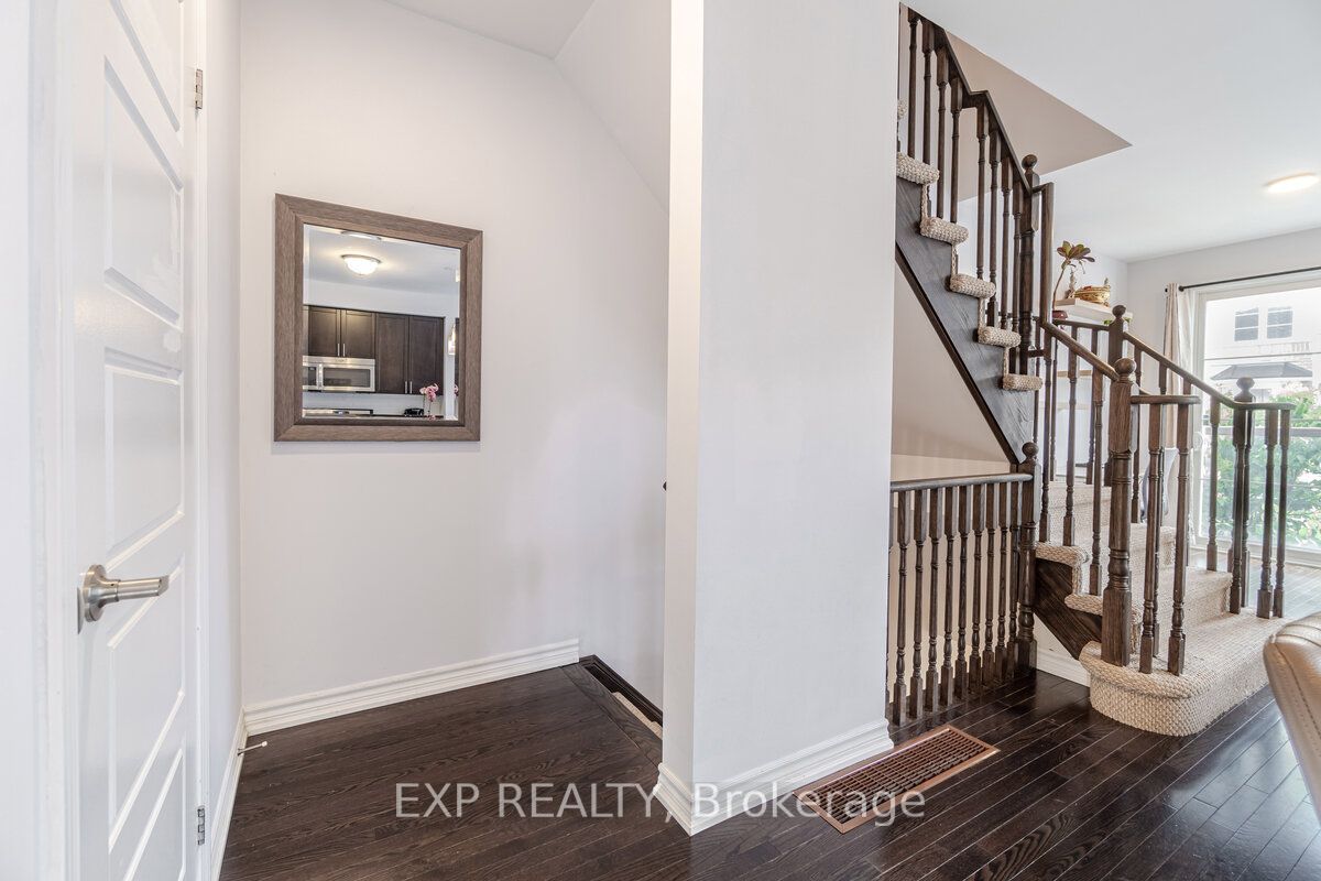 165 Hampshire Way S, #108