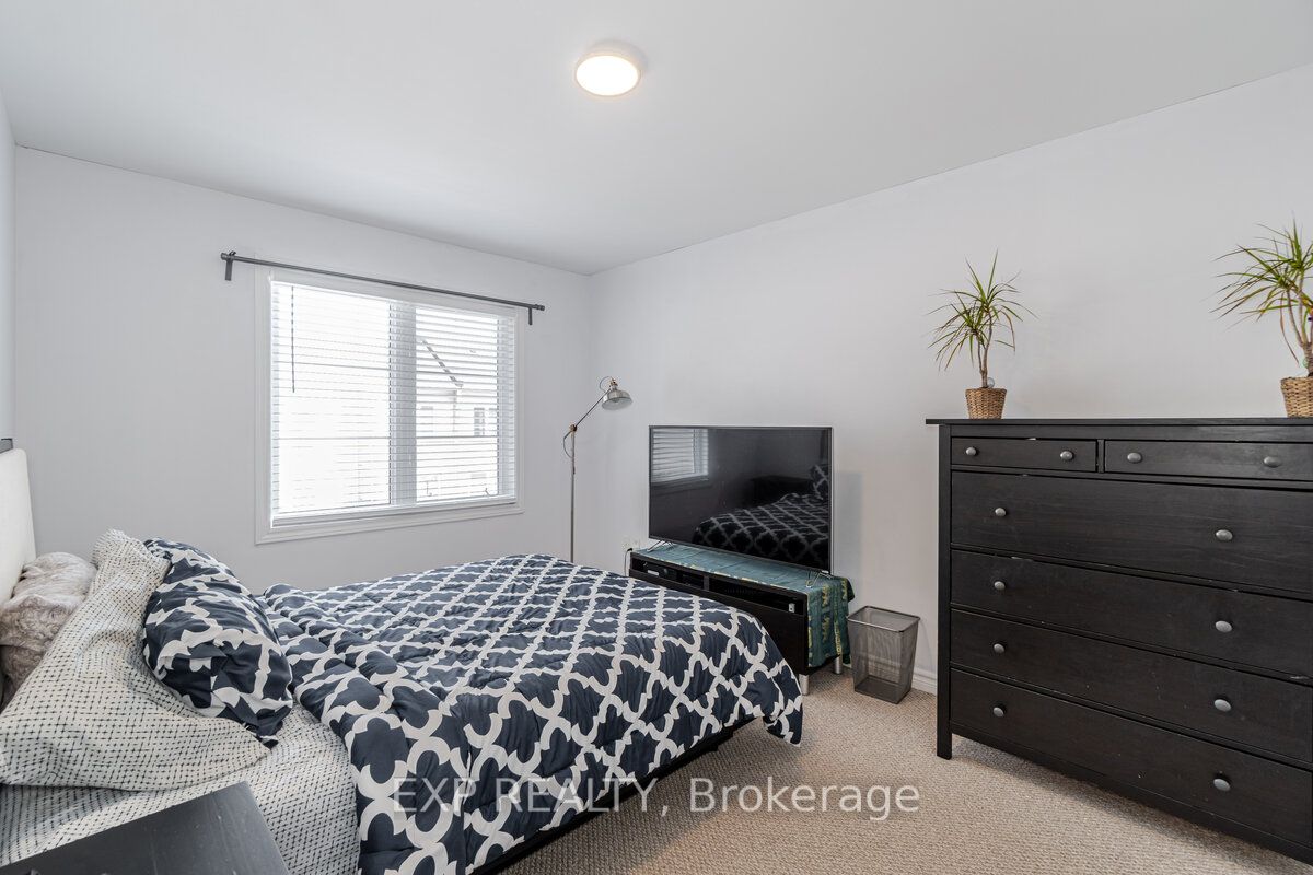 165 Hampshire Way S, #108