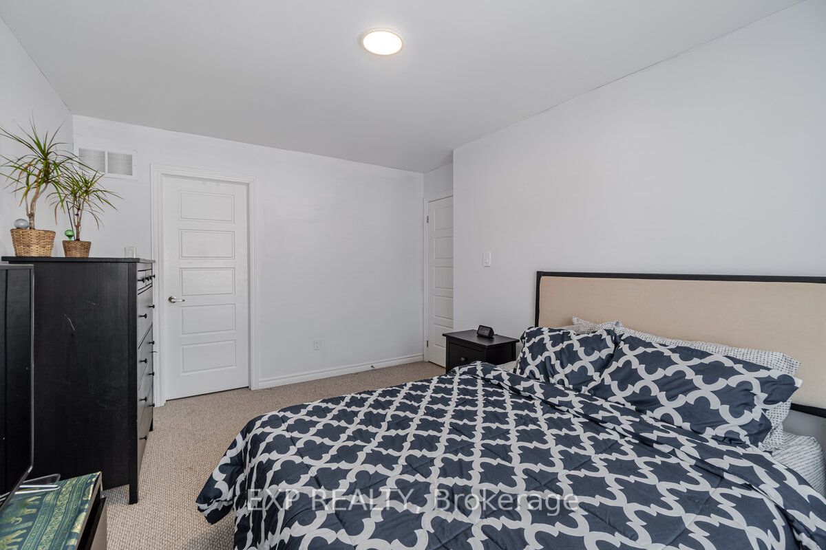 165 Hampshire Way S, #108