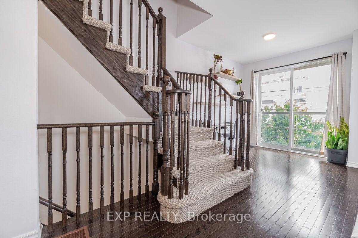 165 Hampshire Way S, #108