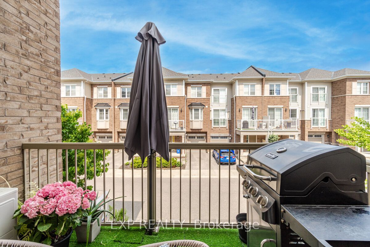 165 Hampshire Way S, #108