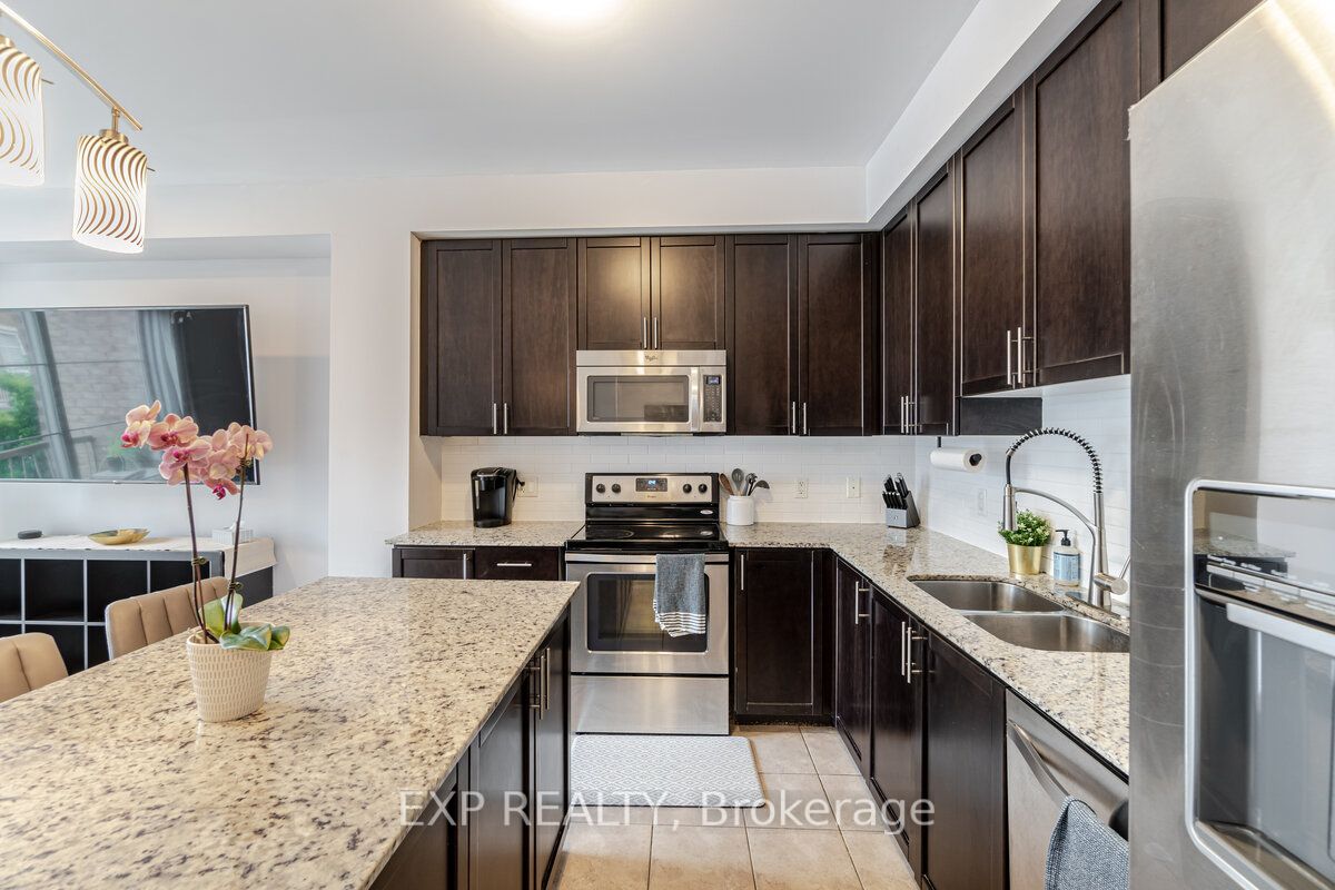 165 Hampshire Way S, #108