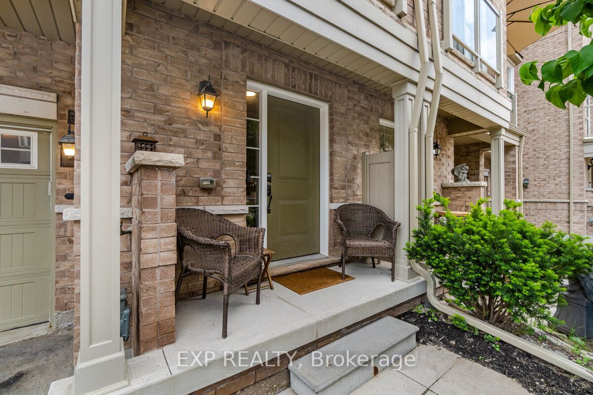165 Hampshire Way S, #108
