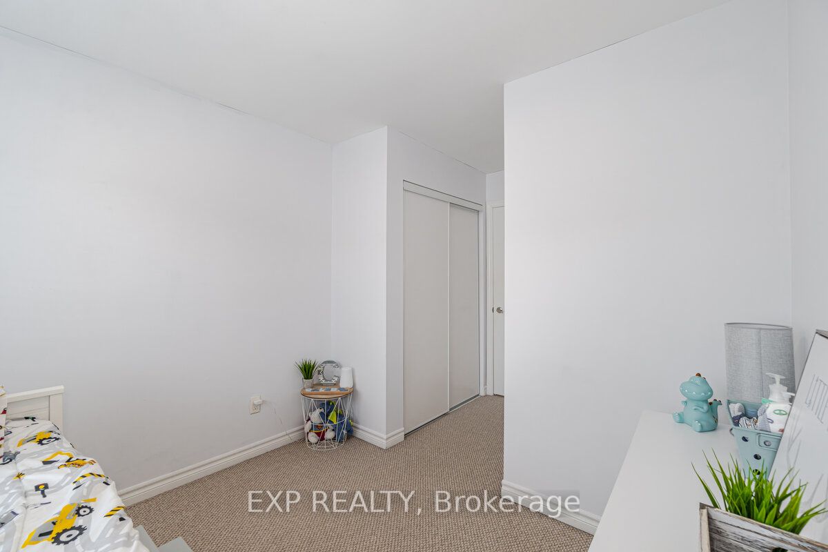 165 Hampshire Way S, #108