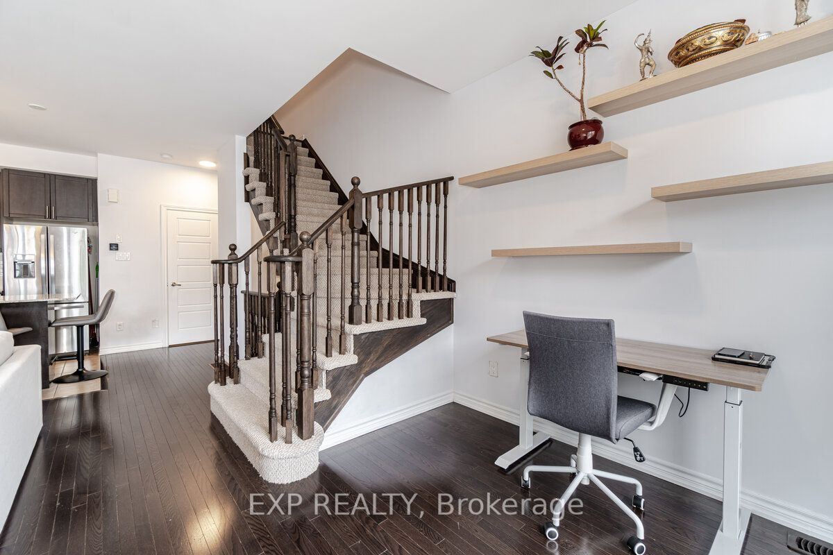 165 Hampshire Way S, #108
