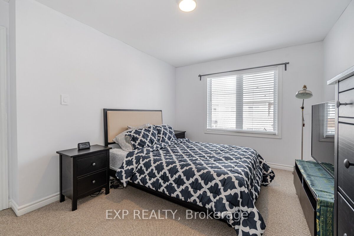 165 Hampshire Way S, #108