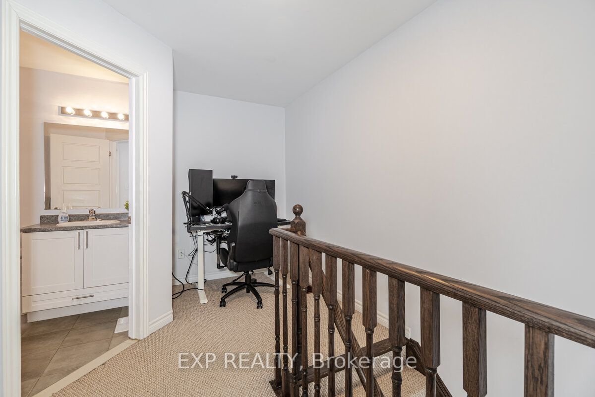 165 Hampshire Way S, #108