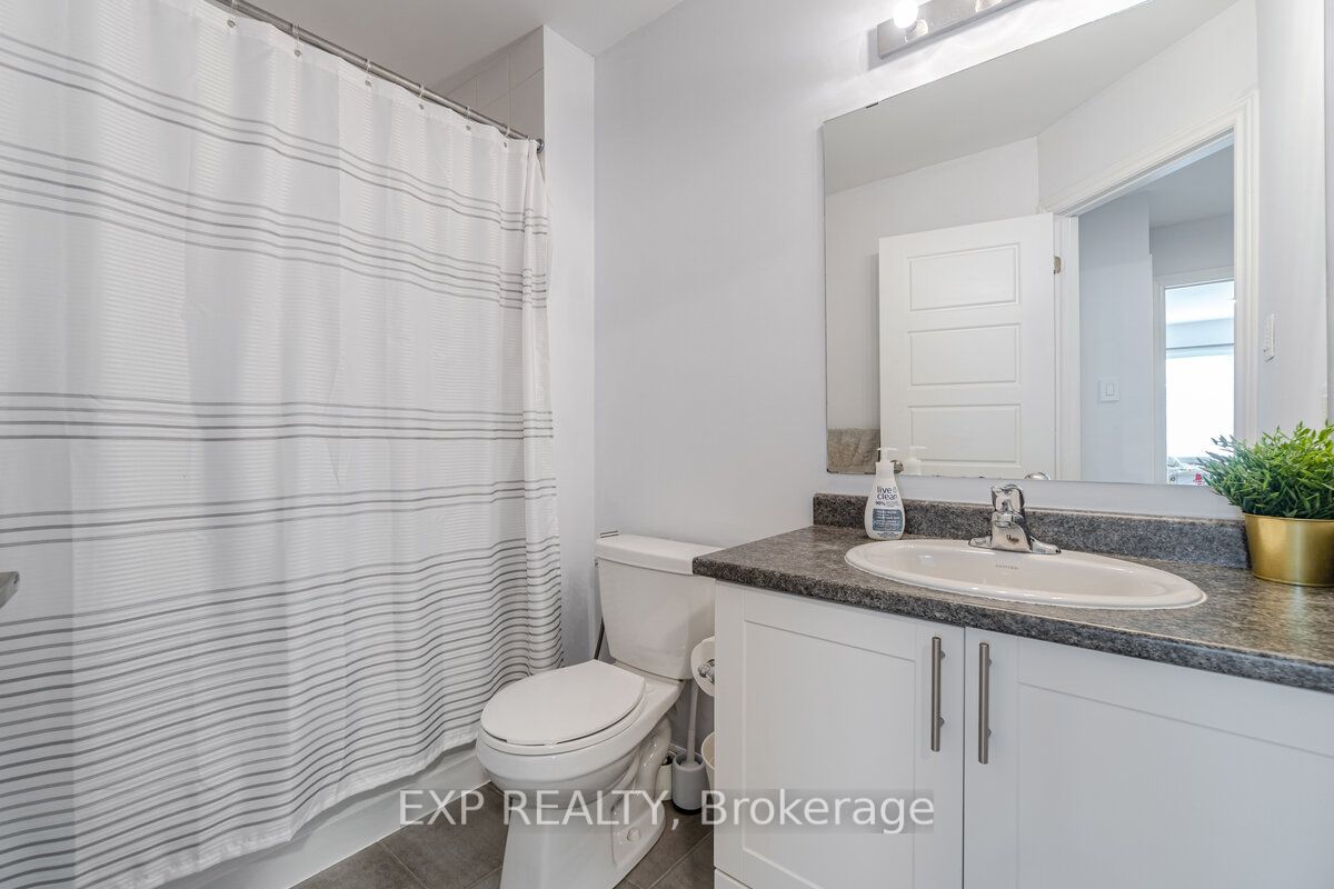 165 Hampshire Way S, #108