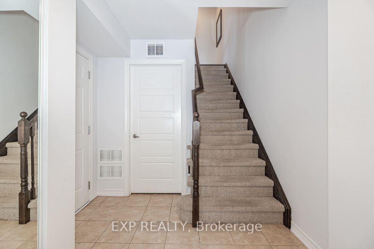 165 Hampshire Way S, #108