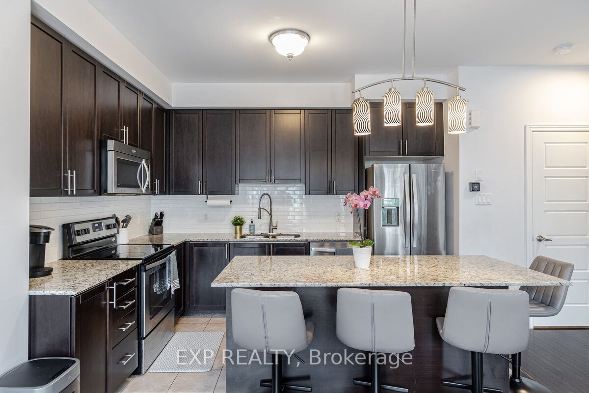 165 Hampshire Way S, #108