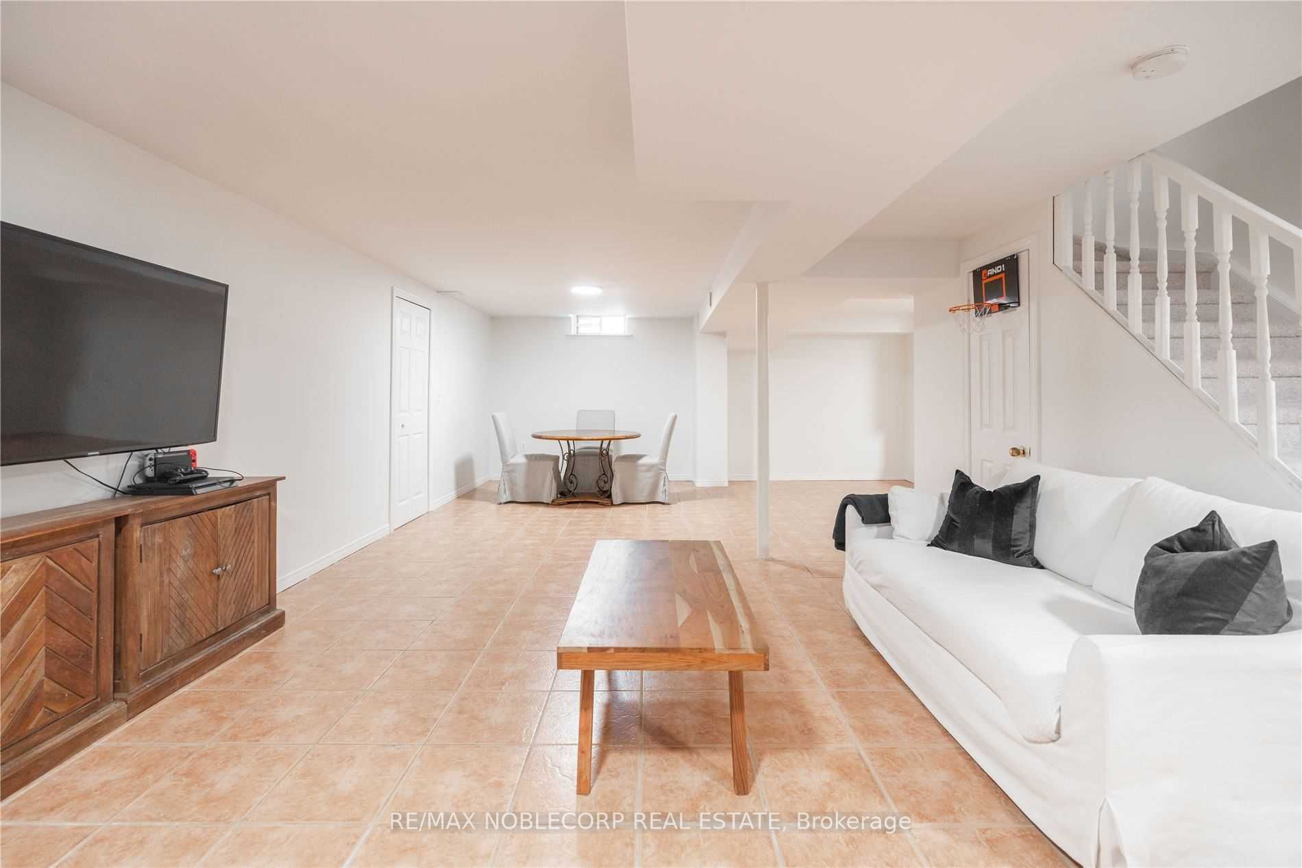 4 Marnet Crt