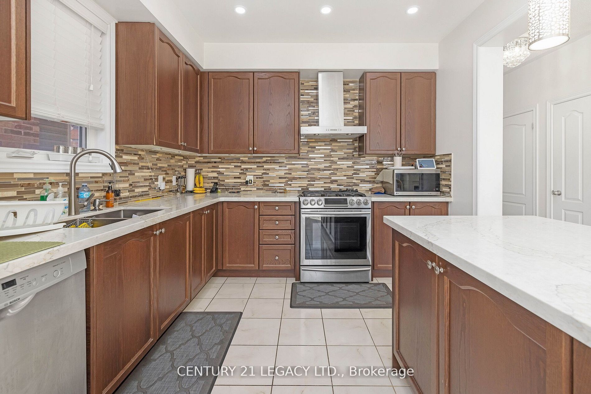 127 Larson Peak Rd E