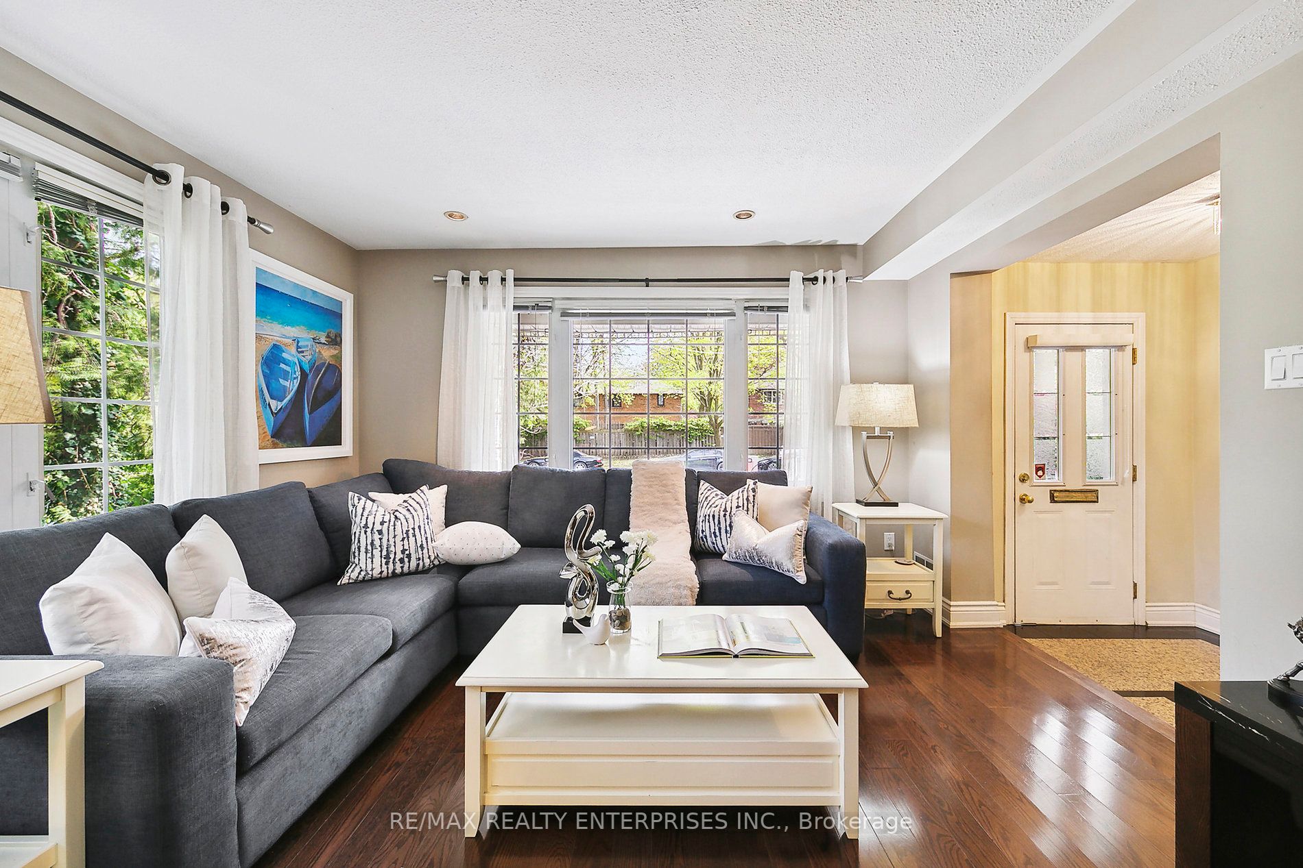 1061 Lorne Park Rd