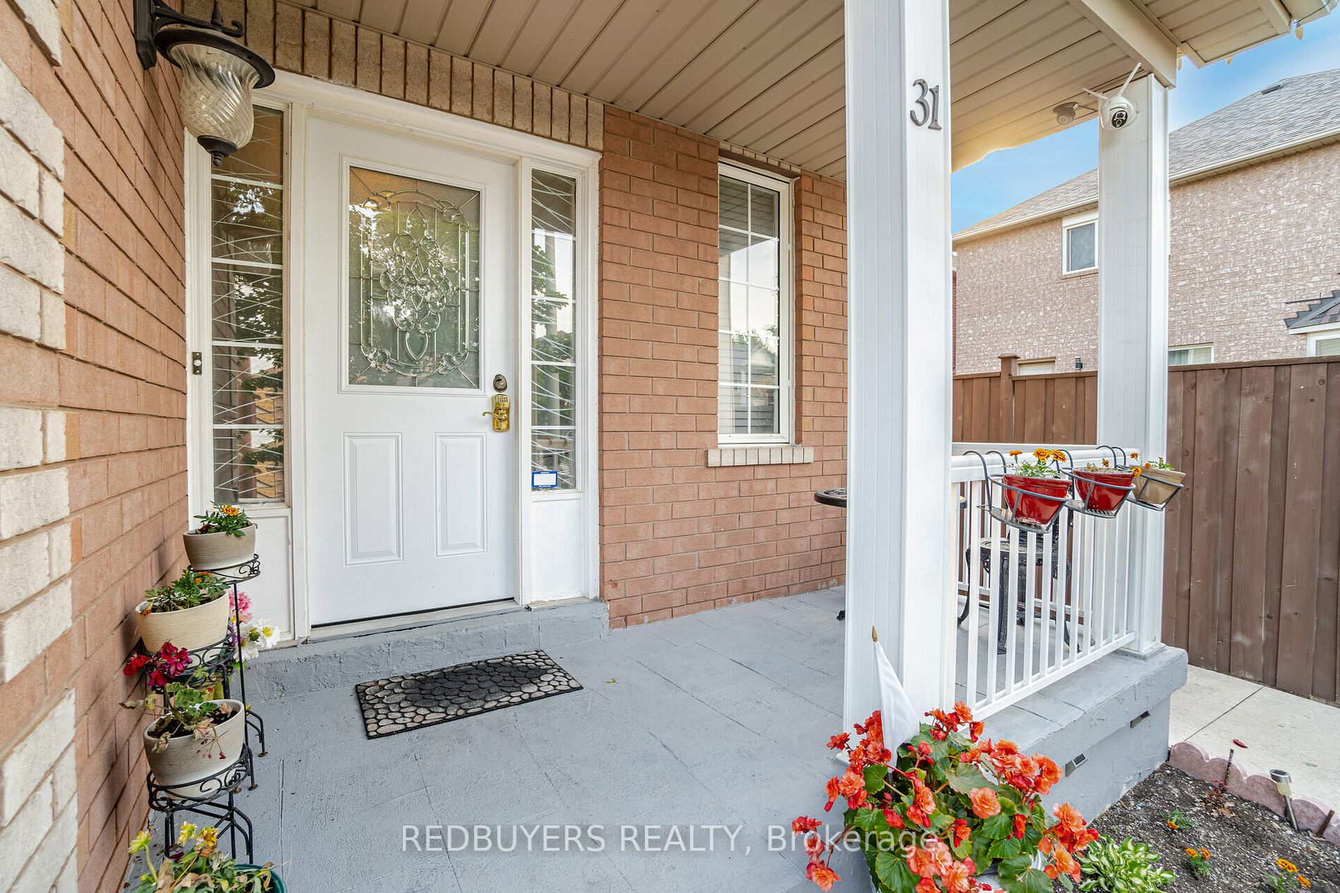31 Fallstar Cres