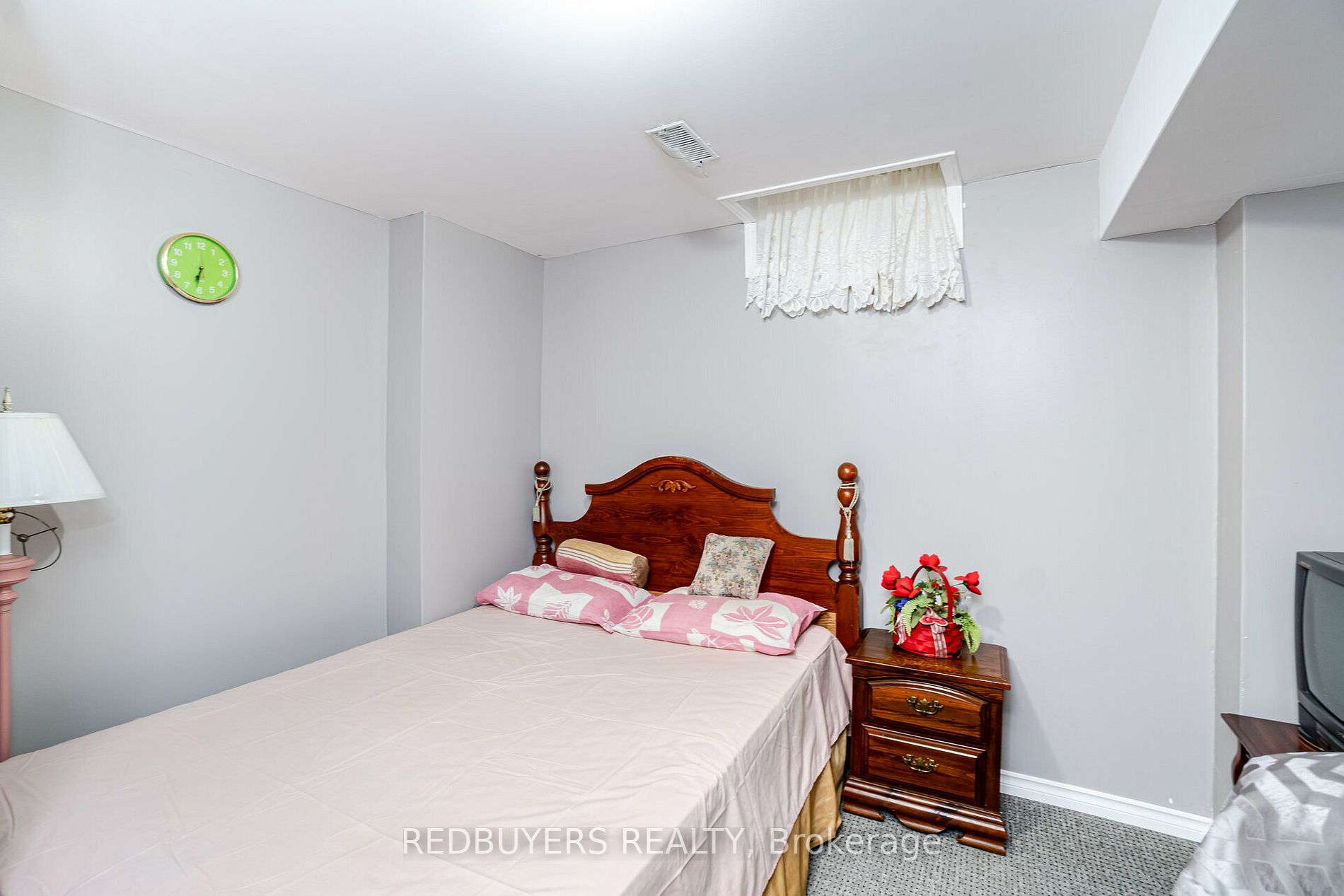 31 Fallstar Cres
