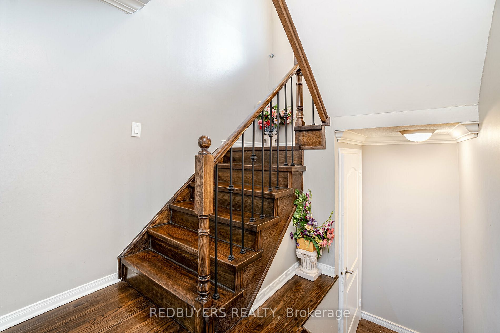 31 Fallstar Cres