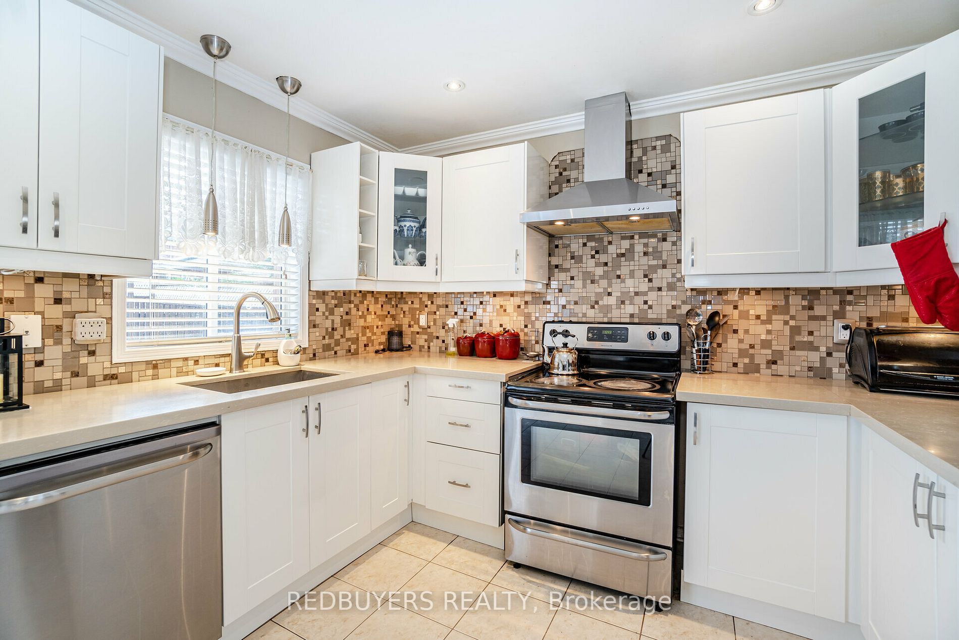 31 Fallstar Cres