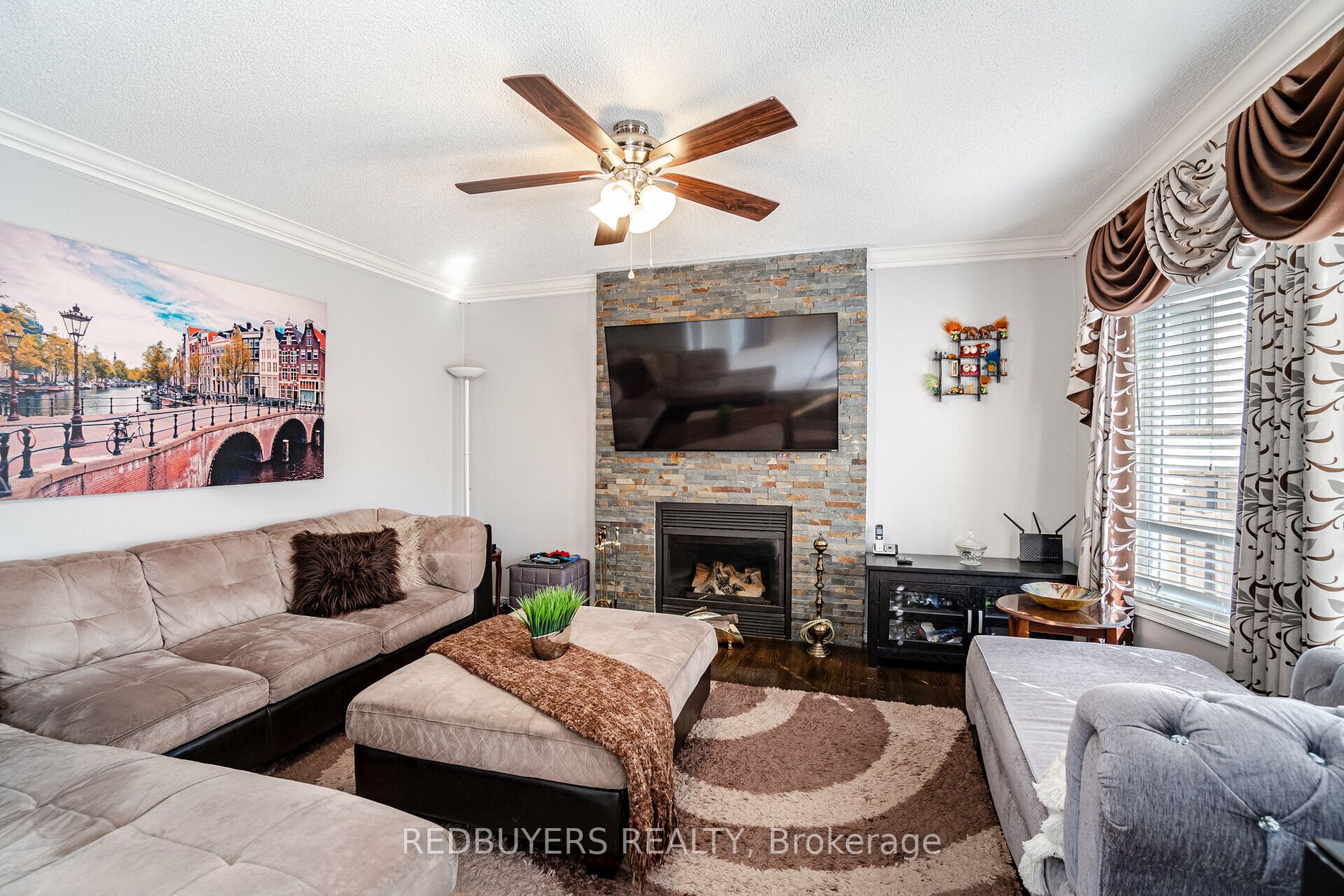 31 Fallstar Cres